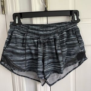 Lululemon 2.5” Hotty Hot Shorts, size 2 (with side zipper pocket)